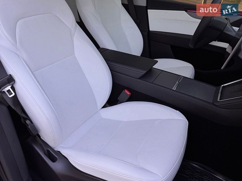 Внедорожник / Кроссовер Tesla Model Y 2025 в Киеве