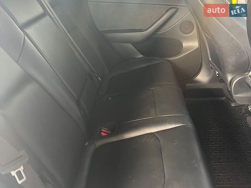 Позашляховик / Кросовер Tesla Model Y 2023 в Хмельницькому
