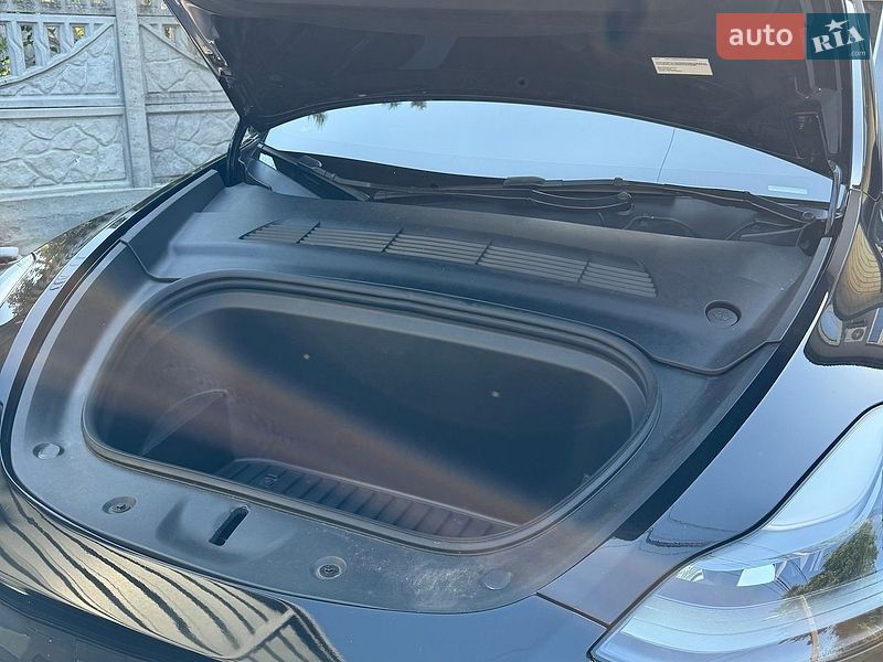 Внедорожник / Кроссовер Tesla Model Y 2023 в Днепре