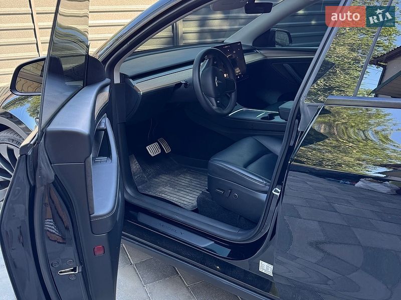 Внедорожник / Кроссовер Tesla Model Y 2023 в Днепре