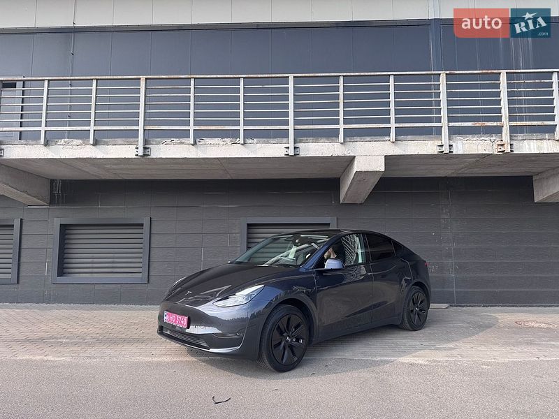 Внедорожник / Кроссовер Tesla Model Y 2024 в Киеве