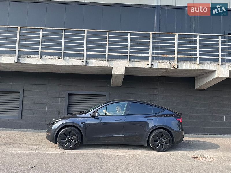 Внедорожник / Кроссовер Tesla Model Y 2024 в Киеве