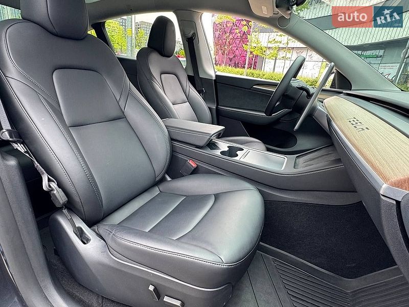 Внедорожник / Кроссовер Tesla Model Y 2024 в Киеве