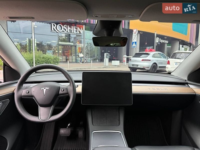 Внедорожник / Кроссовер Tesla Model Y 2024 в Киеве
