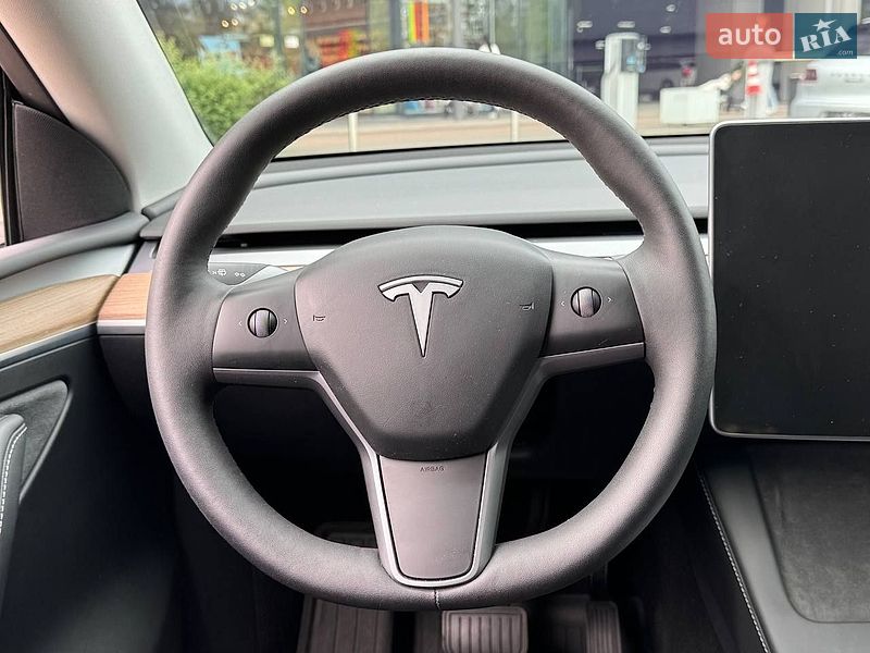 Внедорожник / Кроссовер Tesla Model Y 2024 в Киеве