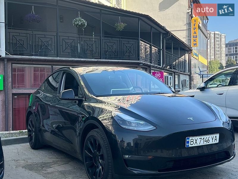 Tesla Model Y 2023