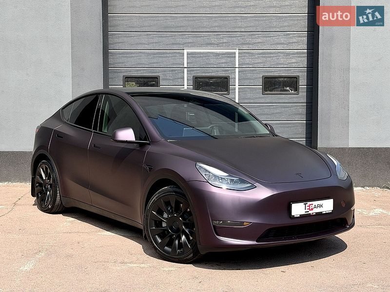 Tesla Model Y 2024