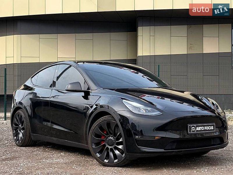 Tesla Model Y, фото з оголошення