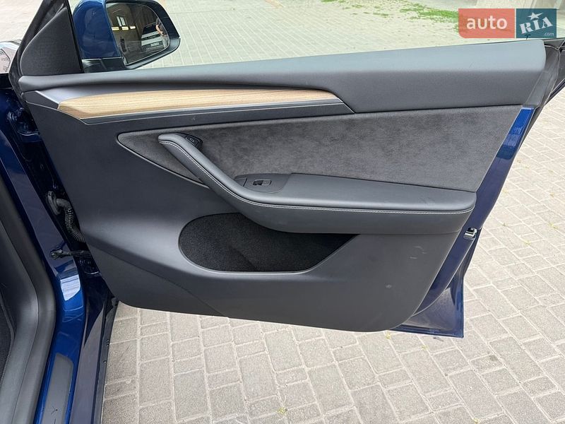 Позашляховик / Кросовер Tesla Model Y 2023 в Києві