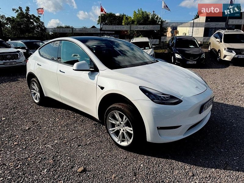 Tesla Model Y 2023