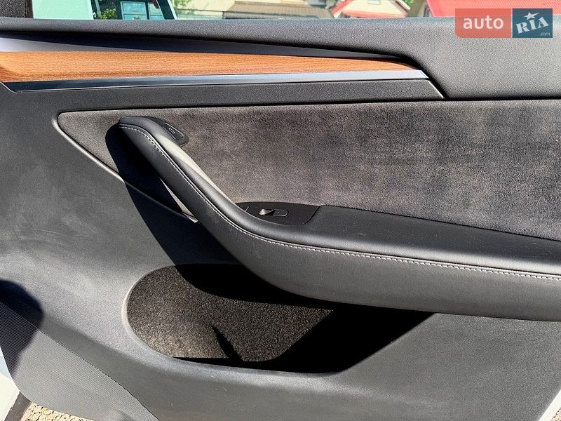 Внедорожник / Кроссовер Tesla Model Y 2023 в Хмельницком