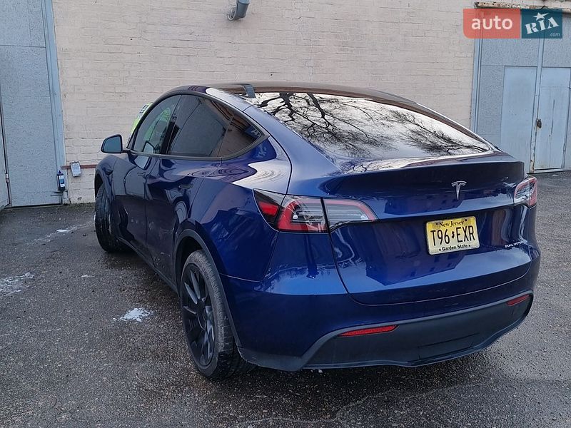 Внедорожник / Кроссовер Tesla Model Y 2023 в Киеве