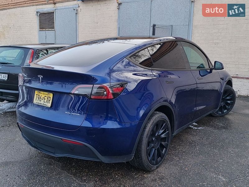 Внедорожник / Кроссовер Tesla Model Y 2023 в Киеве