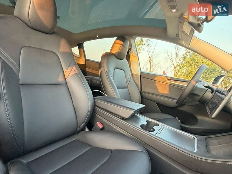 Позашляховик / Кросовер Tesla Model Y 2024 в Києві