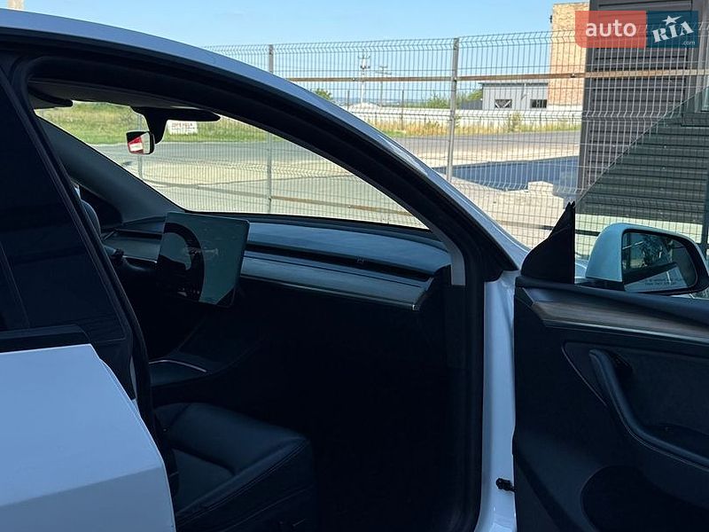 Позашляховик / Кросовер Tesla Model Y 2023 в Тернополі