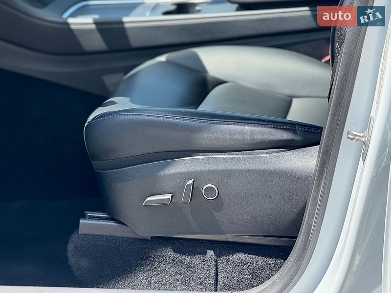 Позашляховик / Кросовер Tesla Model Y 2023 в Тернополі