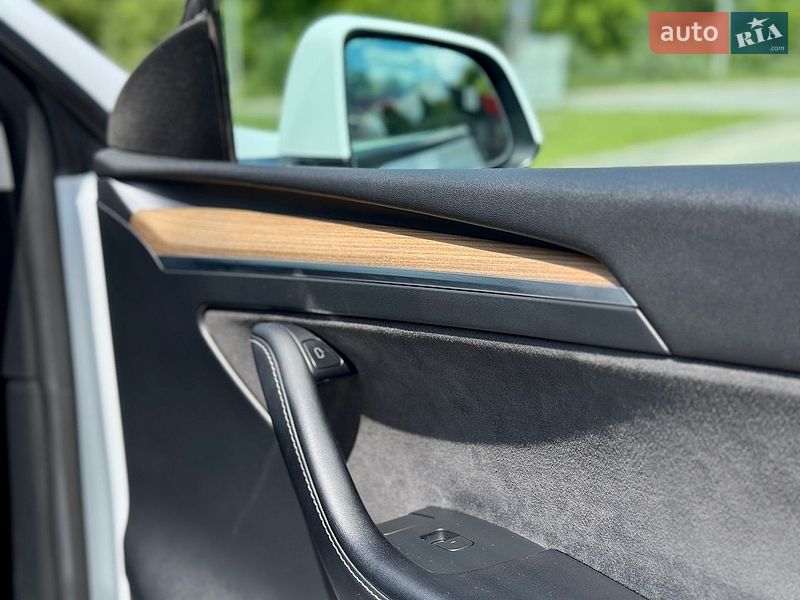 Позашляховик / Кросовер Tesla Model Y 2023 в Тернополі