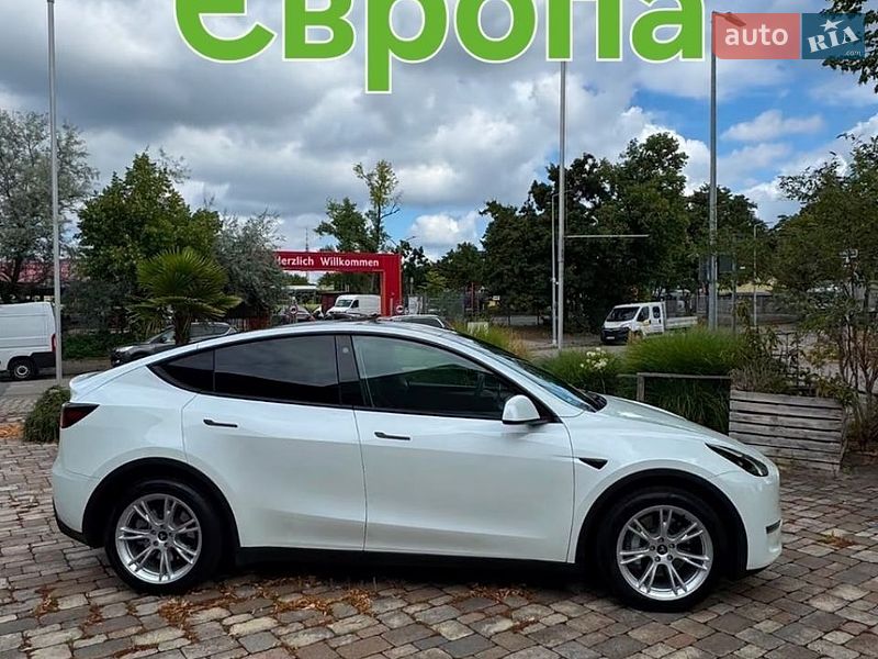 Tesla Model Y 2024
