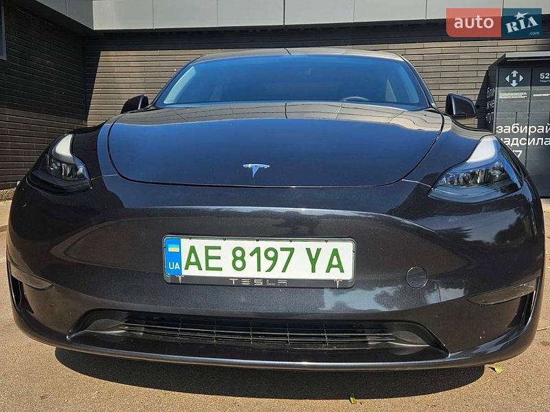 Tesla Model Y 2024