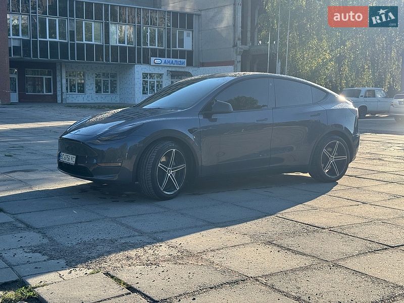 Tesla Model Y 2023