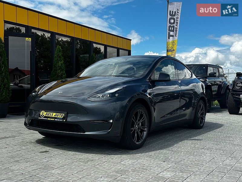 Позашляховик / Кросовер Tesla Model Y 2024 в Івано-Франківську