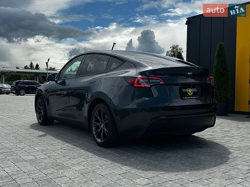 Позашляховик / Кросовер Tesla Model Y 2024 в Івано-Франківську