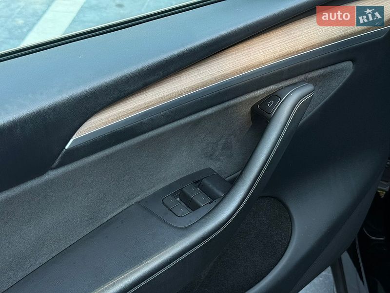 Внедорожник / Кроссовер Tesla Model Y 2023 в Ивано-Франковске
