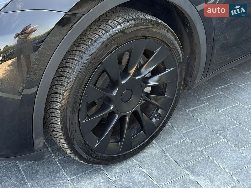 Внедорожник / Кроссовер Tesla Model Y 2023 в Ивано-Франковске