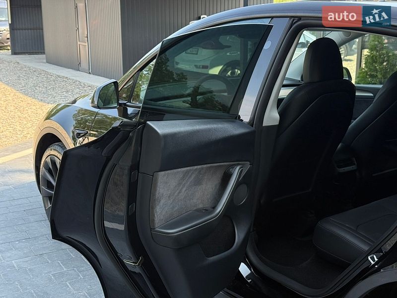 Внедорожник / Кроссовер Tesla Model Y 2023 в Ивано-Франковске