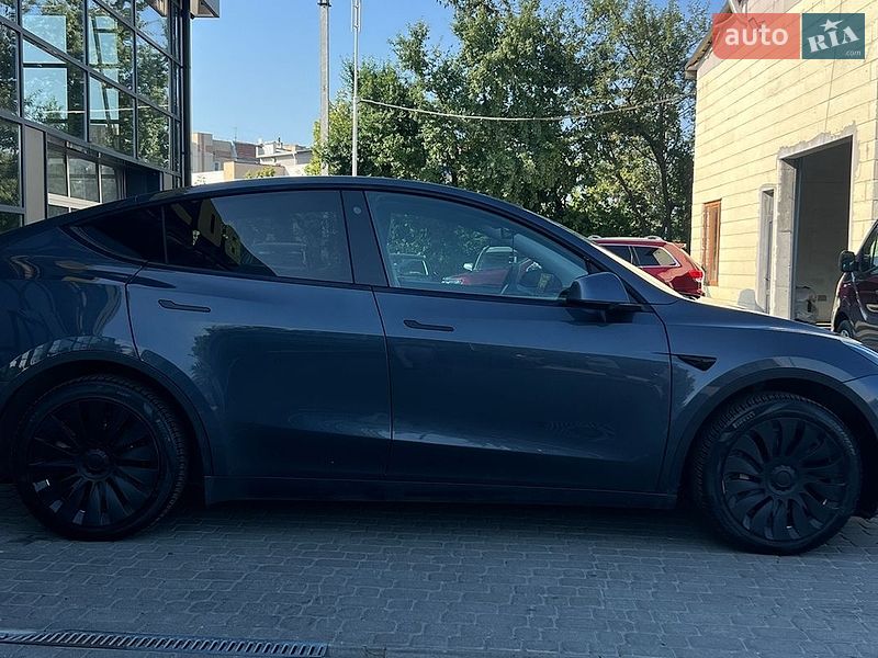 Позашляховик / Кросовер Tesla Model Y 2021 в Івано-Франківську