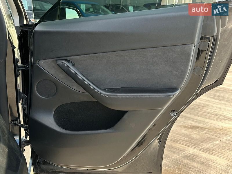 Внедорожник / Кроссовер Tesla Model Y 2024 в Львове