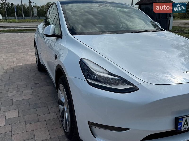 Позашляховик / Кросовер Tesla Model Y 2023 в Івано-Франківську