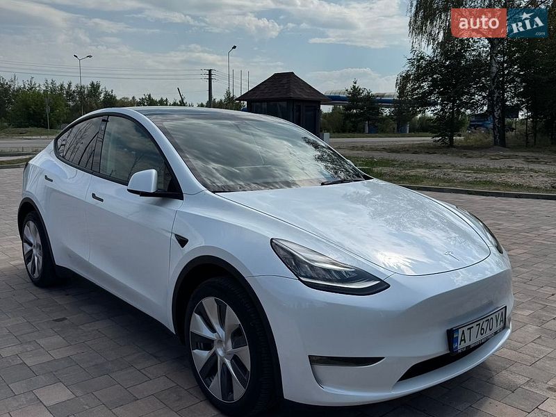Позашляховик / Кросовер Tesla Model Y 2023 в Івано-Франківську