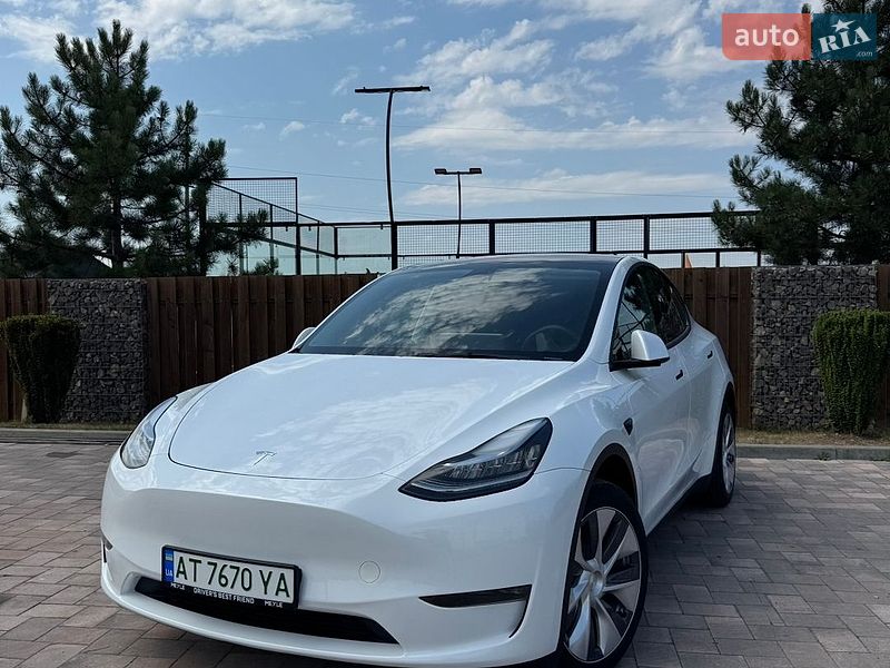 Позашляховик / Кросовер Tesla Model Y 2023 в Івано-Франківську