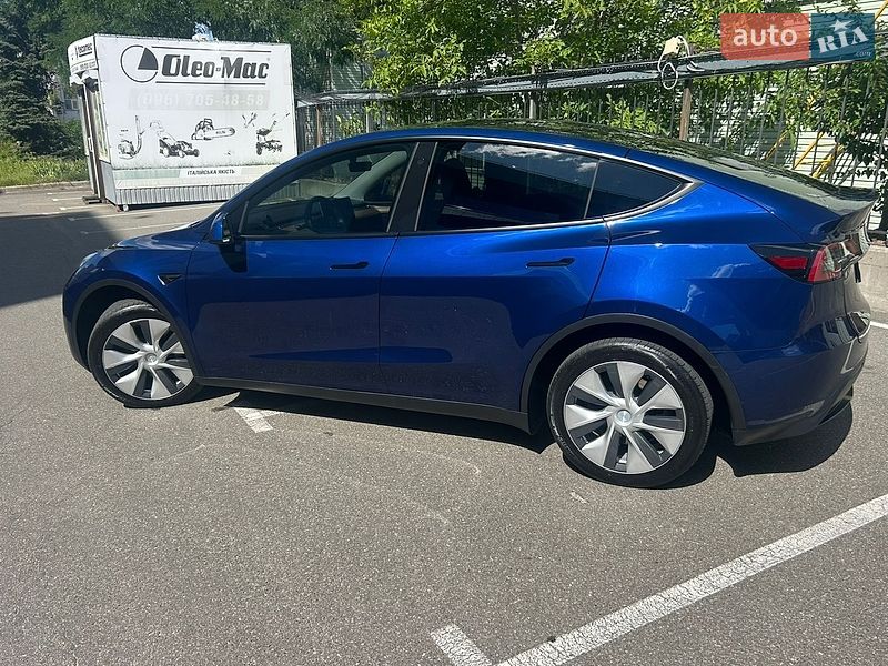 Внедорожник / Кроссовер Tesla Model Y 2023 в Киеве