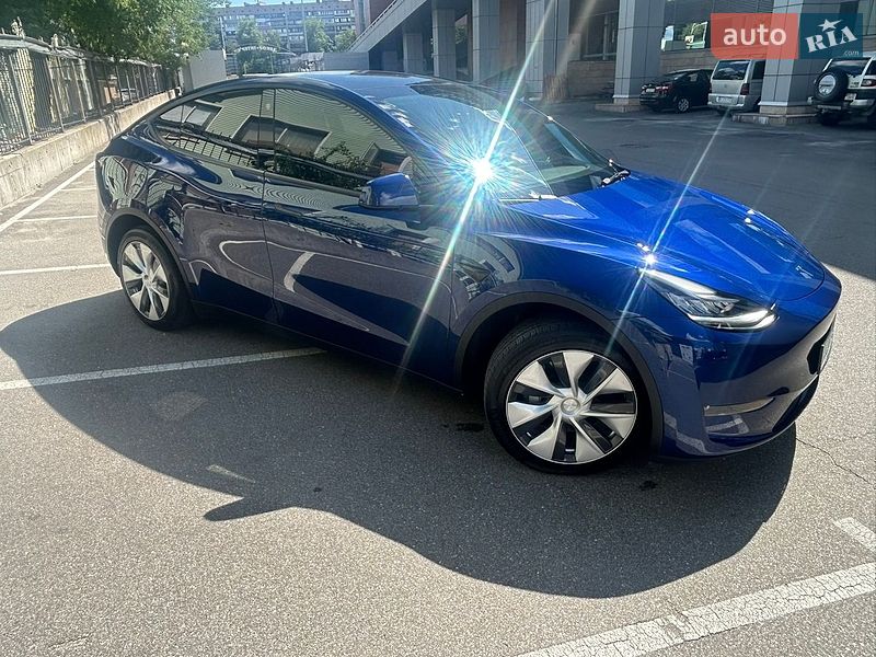 Tesla Model Y 2023