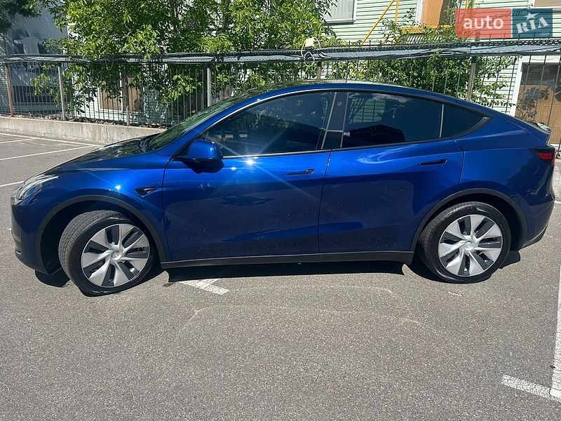 Внедорожник / Кроссовер Tesla Model Y 2023 в Киеве