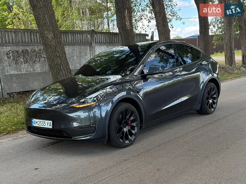 Tesla Model Y 2024
