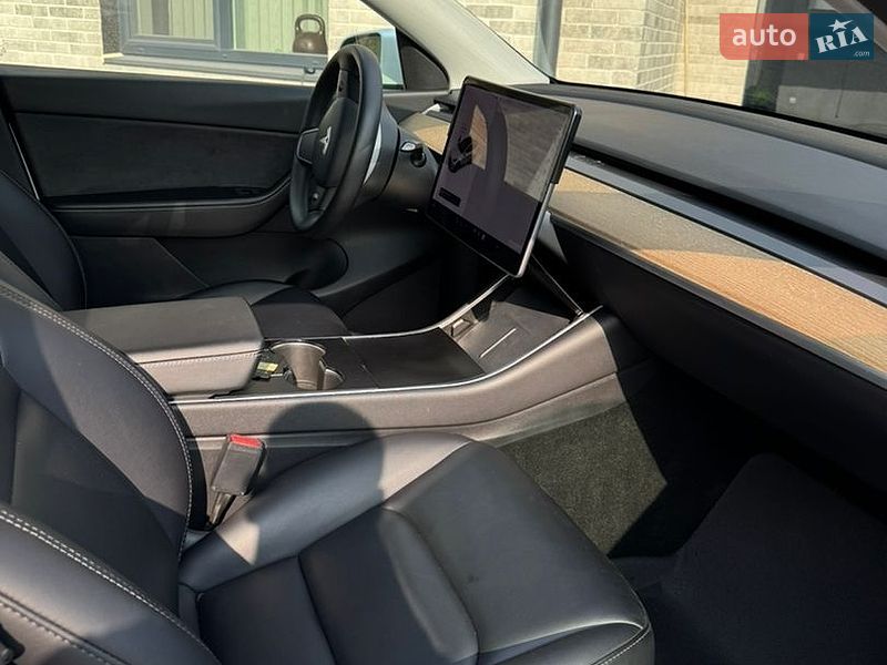Позашляховик / Кросовер Tesla Model Y 2020 в Тернополі