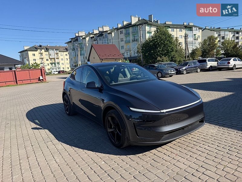 Внедорожник / Кроссовер Tesla Model Y 2025 в Львове