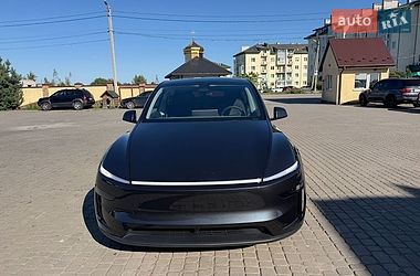 Позашляховик / Кросовер Tesla Model Y 2025 в Львові фото 10 Позашляховик / Кросовер Tesla Model Y 2025 в Львові