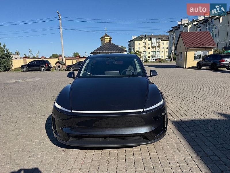 Позашляховик / Кросовер Tesla Model Y 2025 в Львові фото 10 Позашляховик / Кросовер Tesla Model Y 2025 в Львові