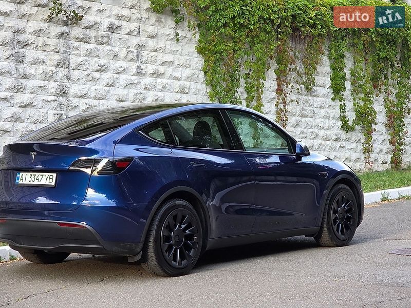 Внедорожник / Кроссовер Tesla Model Y 2024 в Киеве