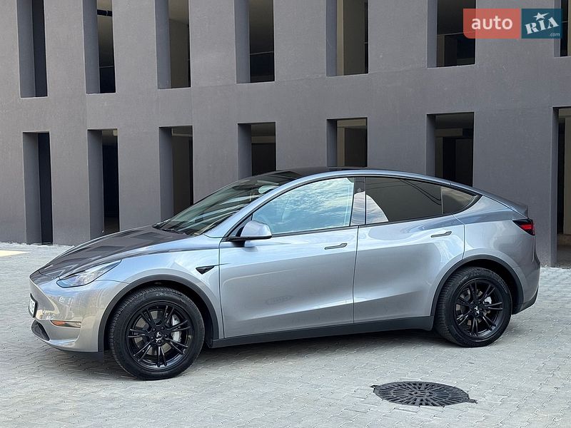 Внедорожник / Кроссовер Tesla Model Y 2025 в Ровно