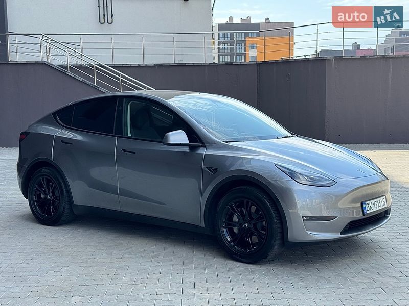 Внедорожник / Кроссовер Tesla Model Y 2025 в Ровно