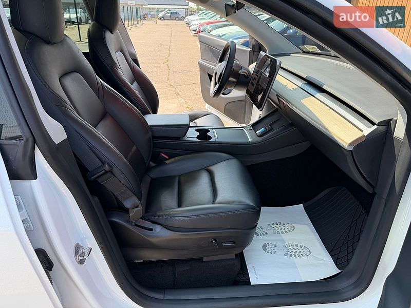 Позашляховик / Кросовер Tesla Model Y 2021 в Києві фото 25 Позашляховик / Кросовер Tesla Model Y 2021 в Києві