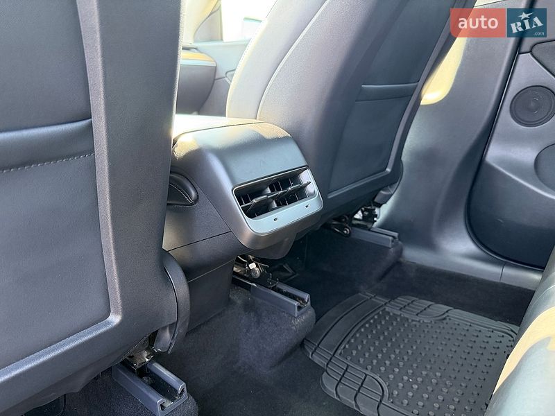 Позашляховик / Кросовер Tesla Model Y 2021 в Києві фото 20 Позашляховик / Кросовер Tesla Model Y 2021 в Києві