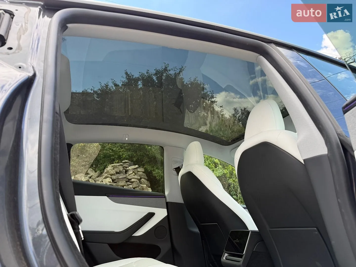 2025 Tesla Model Y - мініатюра 15
