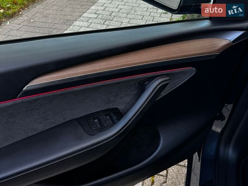 Внедорожник / Кроссовер Tesla Model Y 2023 в Луцке