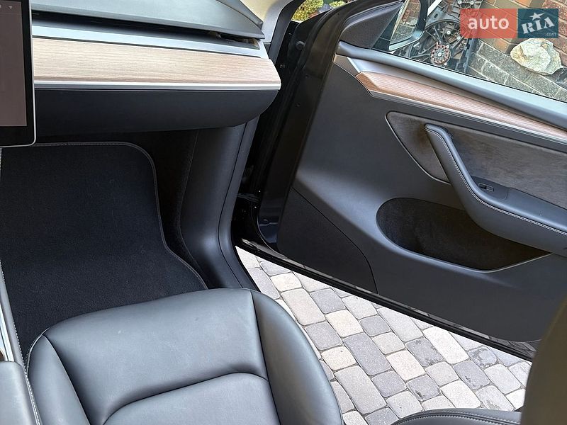 Позашляховик / Кросовер Tesla Model Y 2024 в Дніпрі